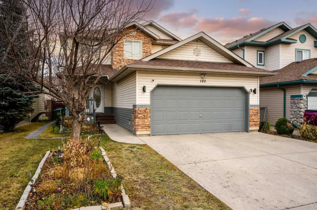 140 Fairways Drive NW Airdrie AB T4B 2R8