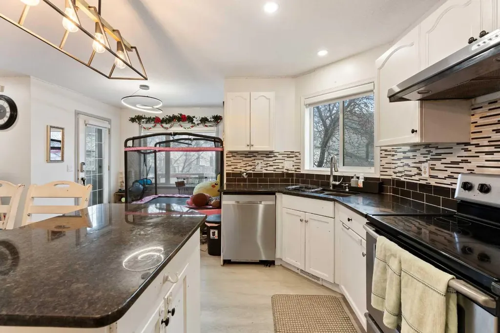 140 Fairways Drive NW Airdrie AB T4B 2R8