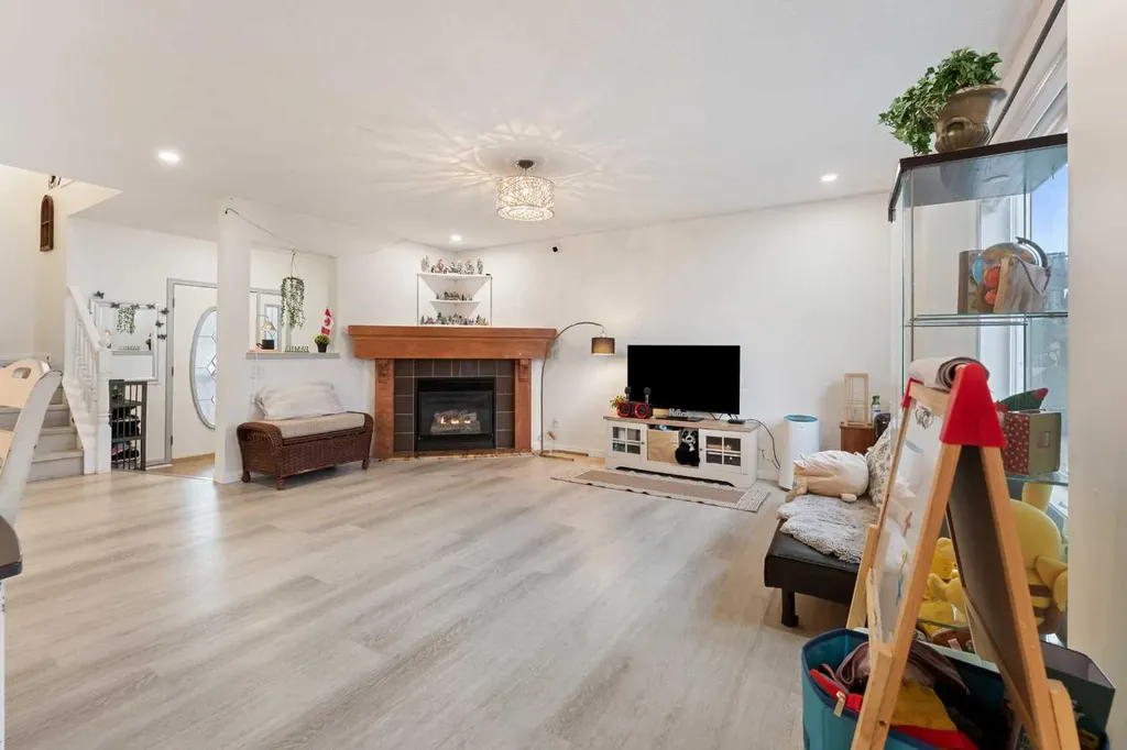 140 Fairways Drive NW Airdrie AB T4B 2R8