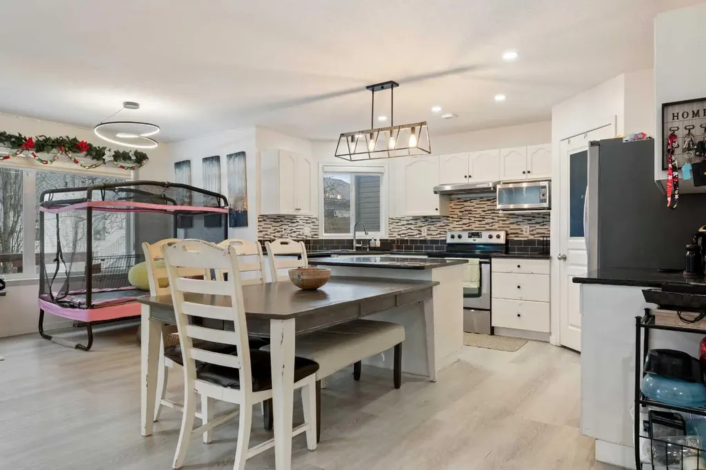 140 Fairways Drive NW Airdrie AB T4B 2R8