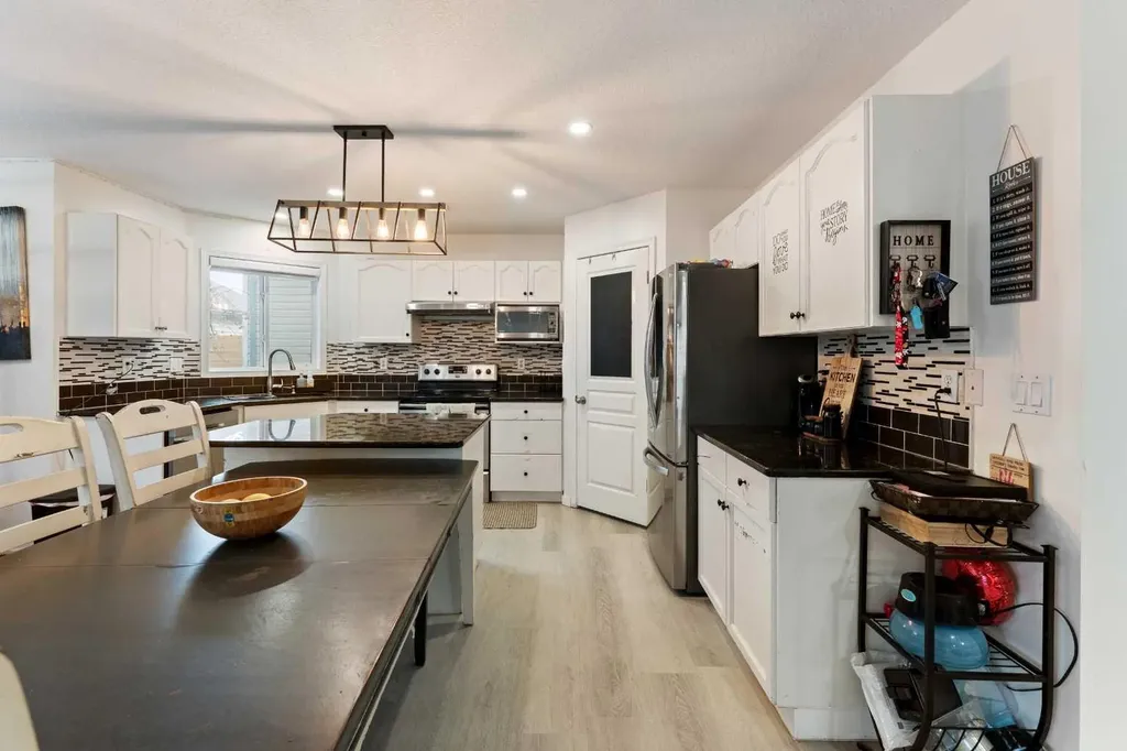 140 Fairways Drive NW Airdrie AB T4B 2R8