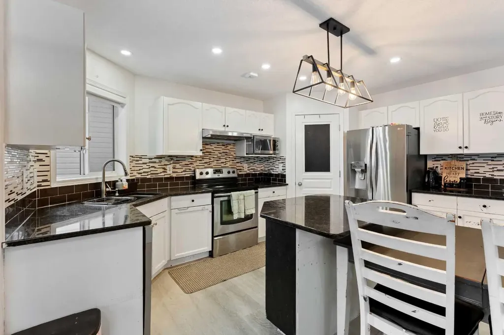 140 Fairways Drive NW Airdrie AB T4B 2R8