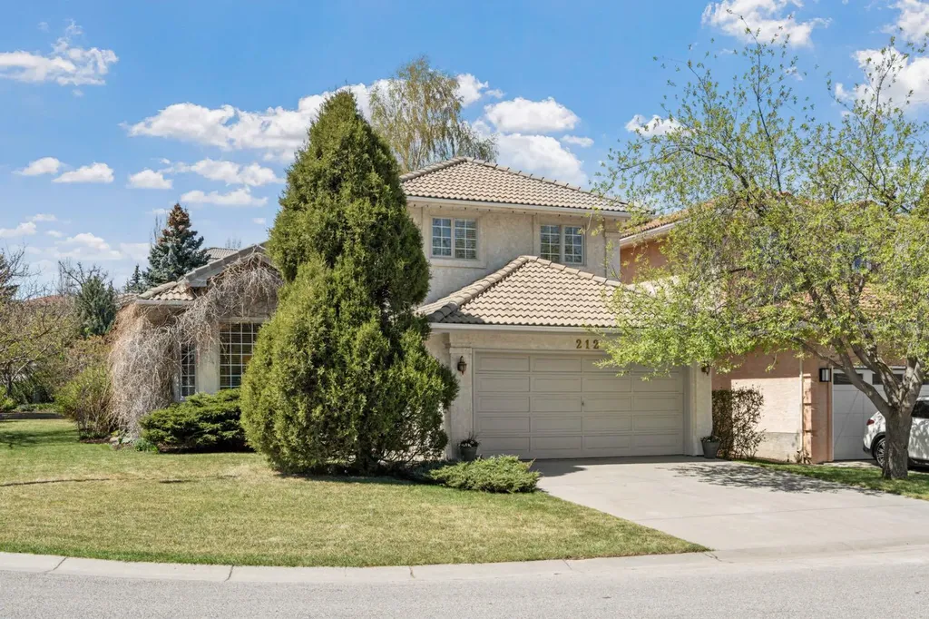 212 Sirocco Place SW Calgary AB T3H 2N3