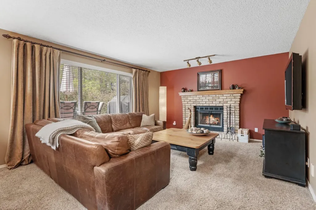 212 Sirocco Place SW Calgary AB T3H 2N3