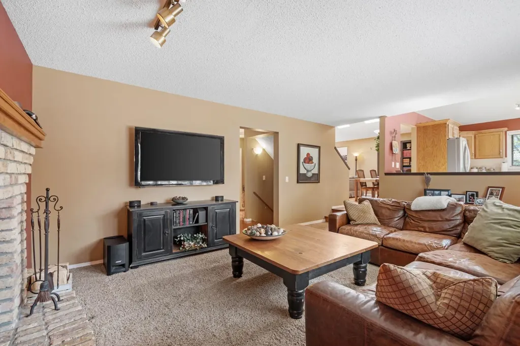 212 Sirocco Place SW Calgary AB T3H 2N3