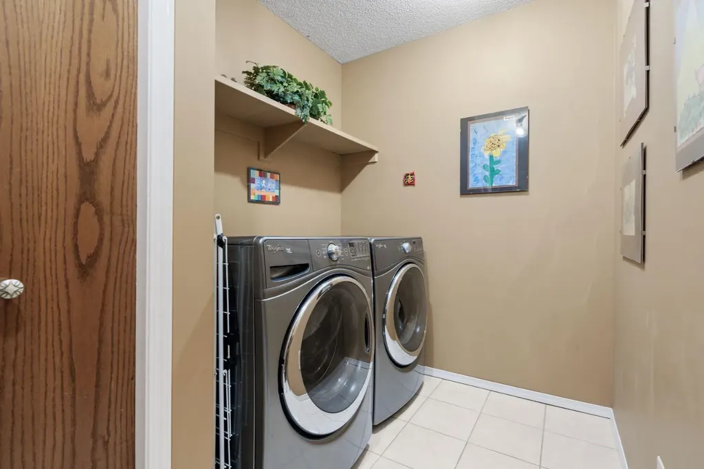 212 Sirocco Place SW Calgary AB T3H 2N3