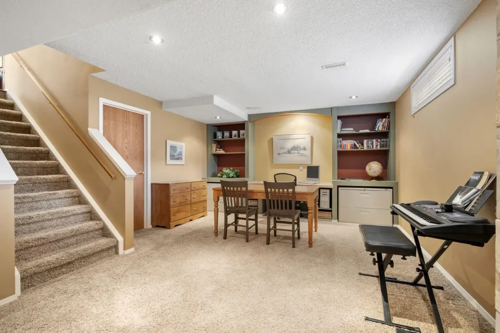 212 Sirocco Place SW Calgary AB T3H 2N3
