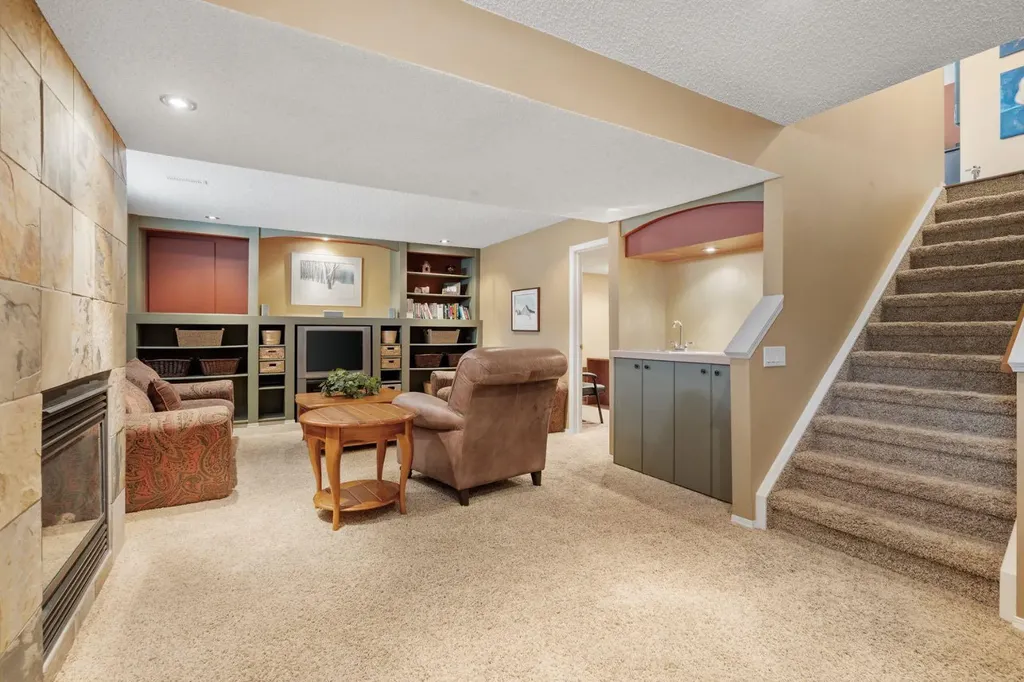 212 Sirocco Place SW Calgary AB T3H 2N3