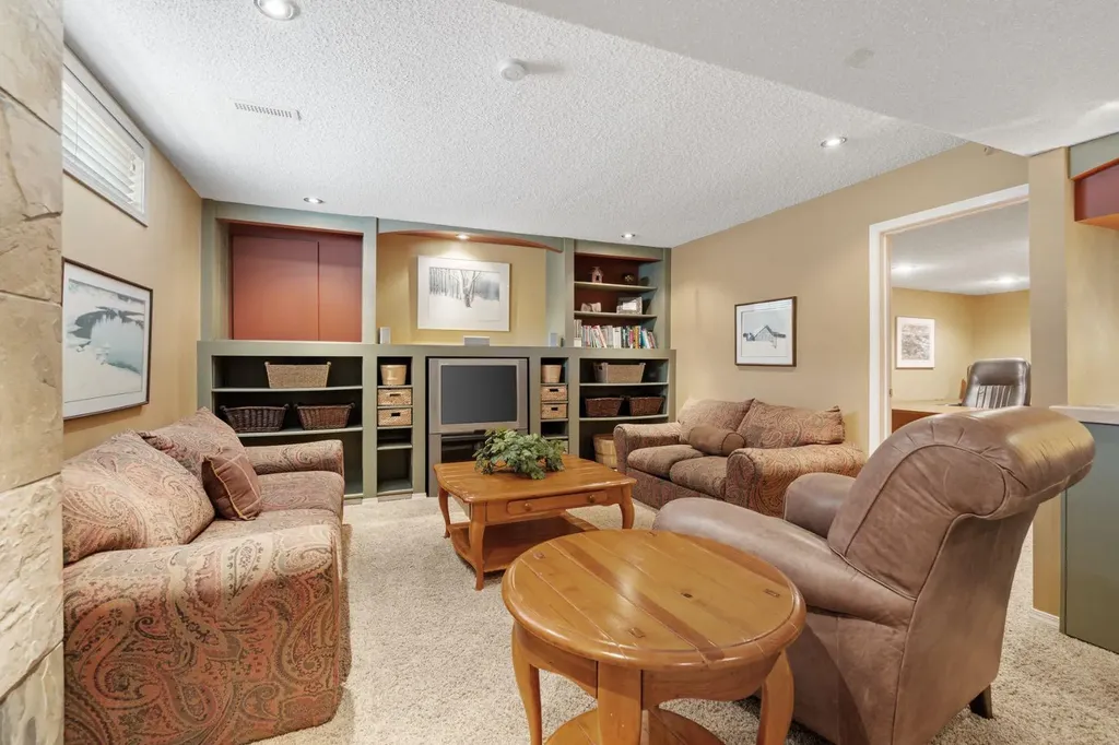 212 Sirocco Place SW Calgary AB T3H 2N3