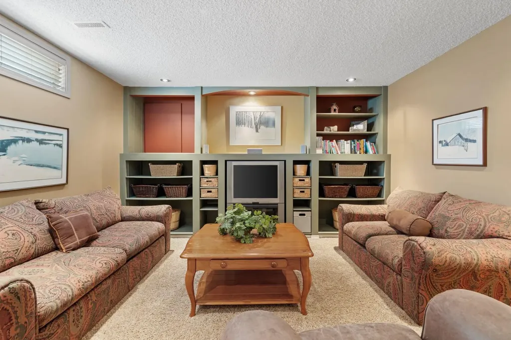 212 Sirocco Place SW Calgary AB T3H 2N3