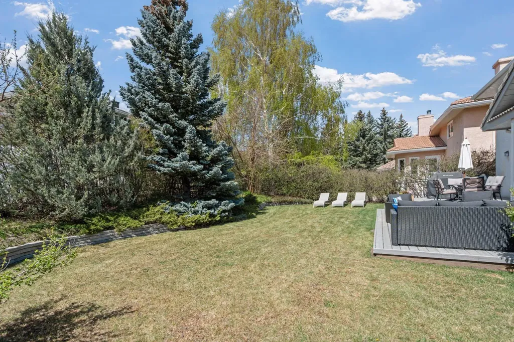 212 Sirocco Place SW Calgary AB T3H 2N3