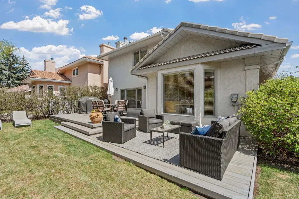 212 Sirocco Place SW Calgary AB T3H 2N3