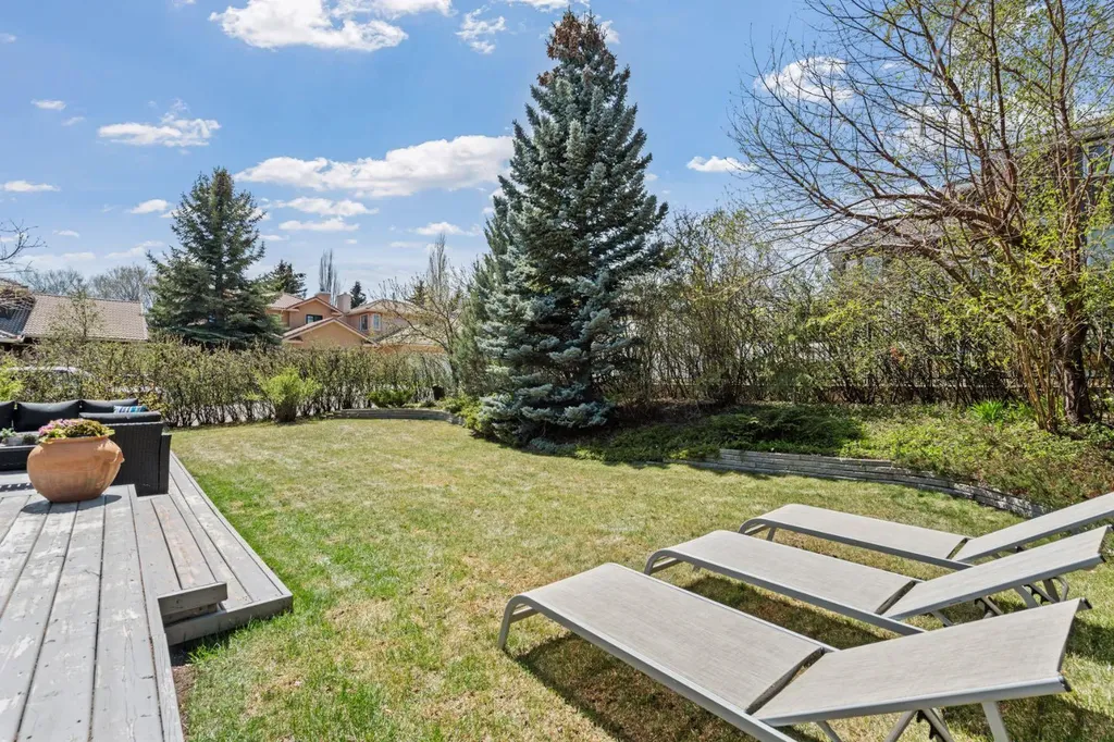 212 Sirocco Place SW Calgary AB T3H 2N3