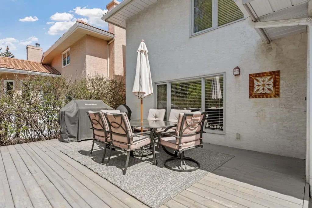 212 Sirocco Place SW Calgary AB T3H 2N3