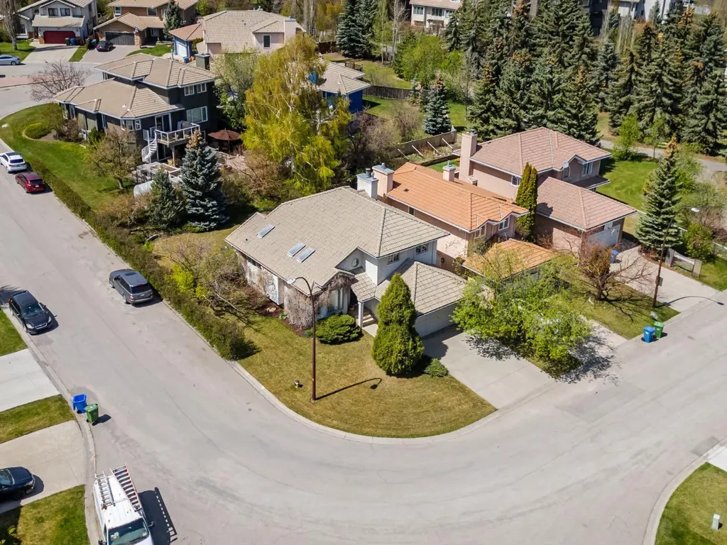 212 Sirocco Place SW Calgary AB T3H 2N3