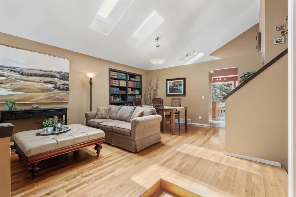 212 Sirocco Place SW Calgary AB T3H 2N3