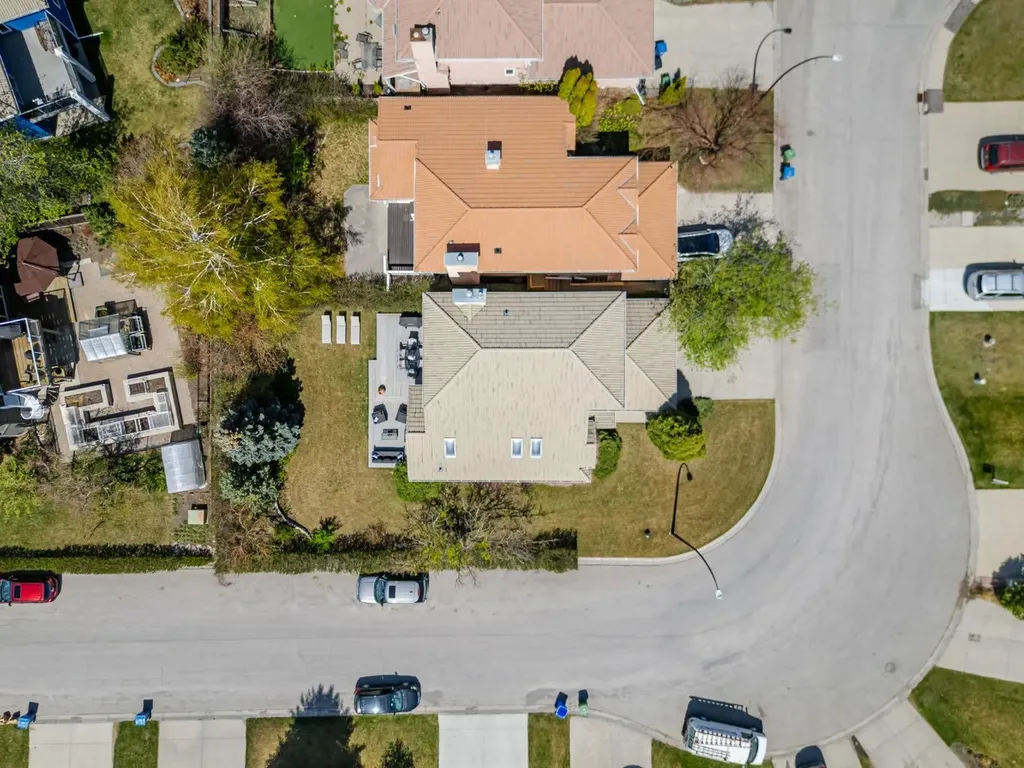 212 Sirocco Place SW Calgary AB T3H 2N3