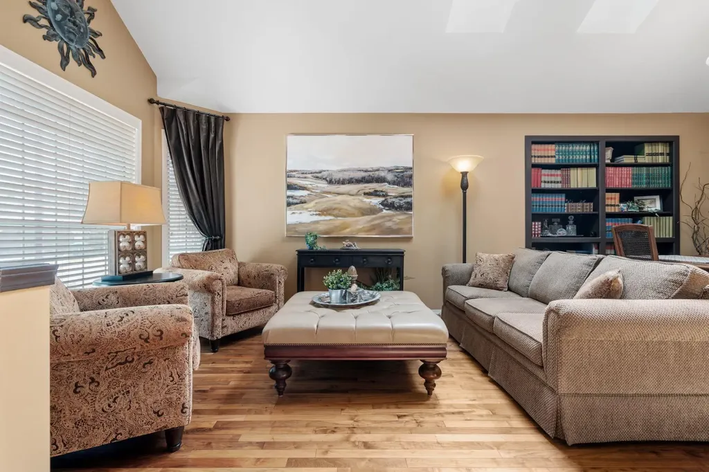 212 Sirocco Place SW Calgary AB T3H 2N3