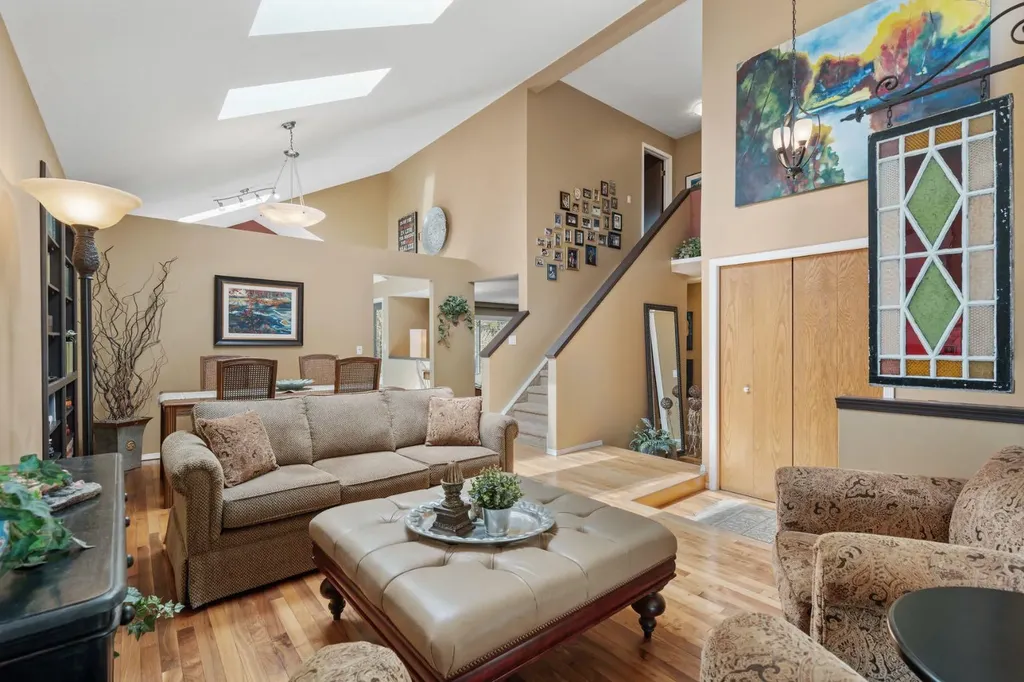 212 Sirocco Place SW Calgary AB T3H 2N3
