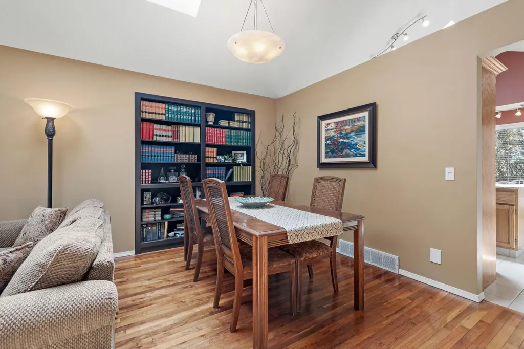 212 Sirocco Place SW Calgary AB T3H 2N3