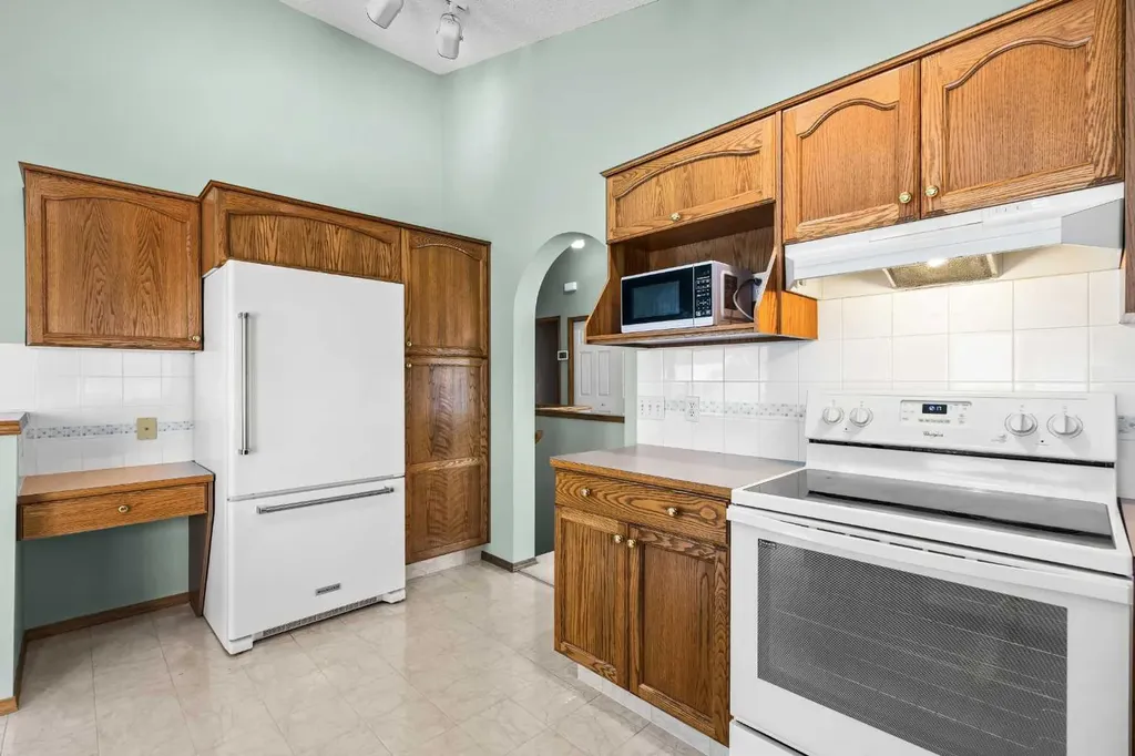 302 Arbour Ridge Park NW Calgary AB T3G 4B1