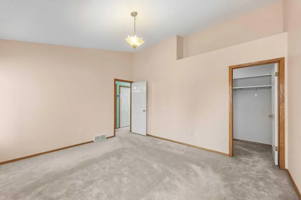 302 Arbour Ridge Park NW Calgary AB T3G 4B1