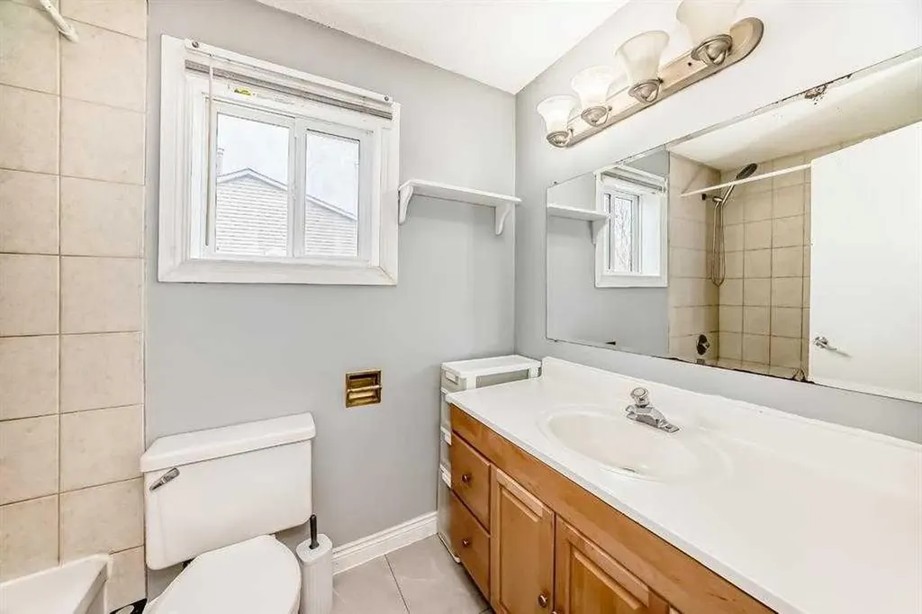 5520 1 Avenue SE Calgary AB T2A 5Z7