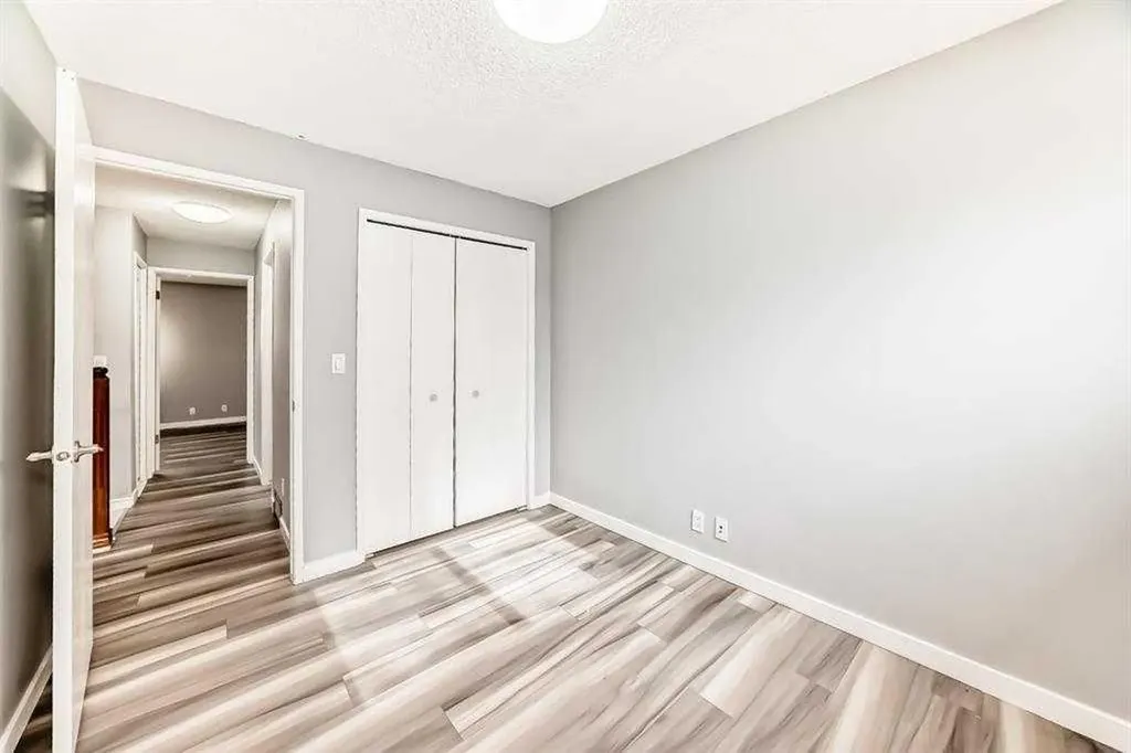 5520 1 Avenue SE Calgary AB T2A 5Z7