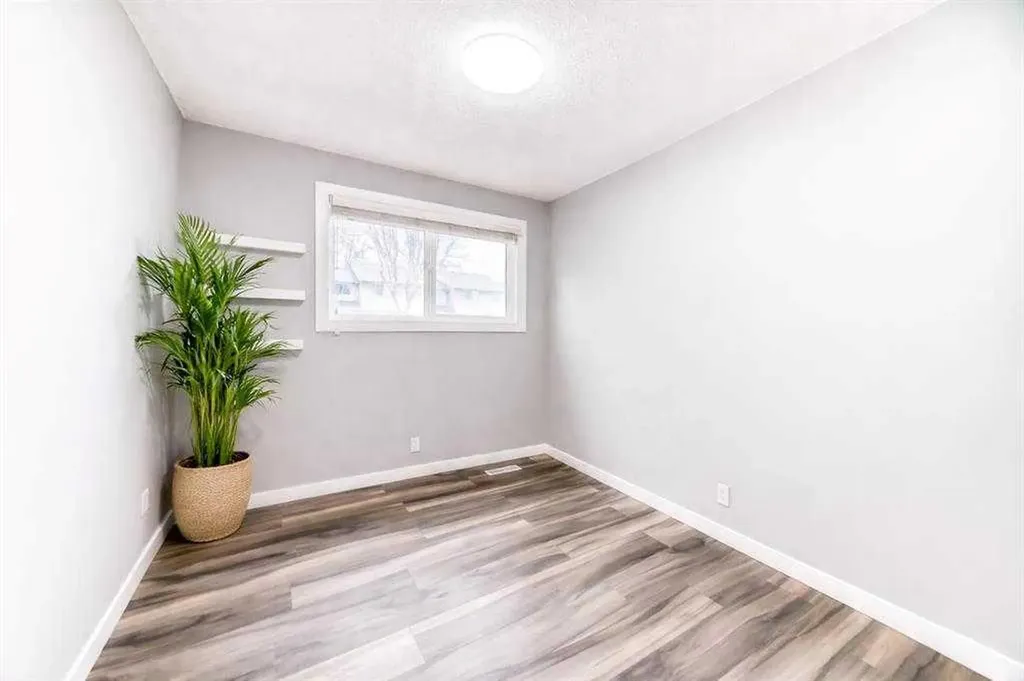 5520 1 Avenue SE Calgary AB T2A 5Z7