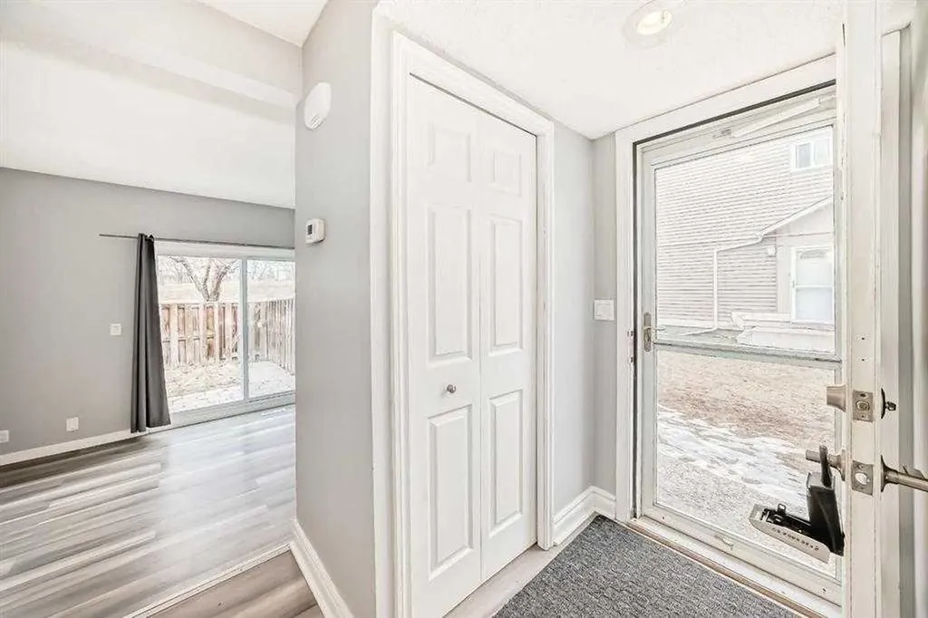 5520 1 Avenue SE Calgary AB T2A 5Z7