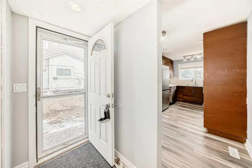 5520 1 Avenue SE Calgary AB T2A 5Z7