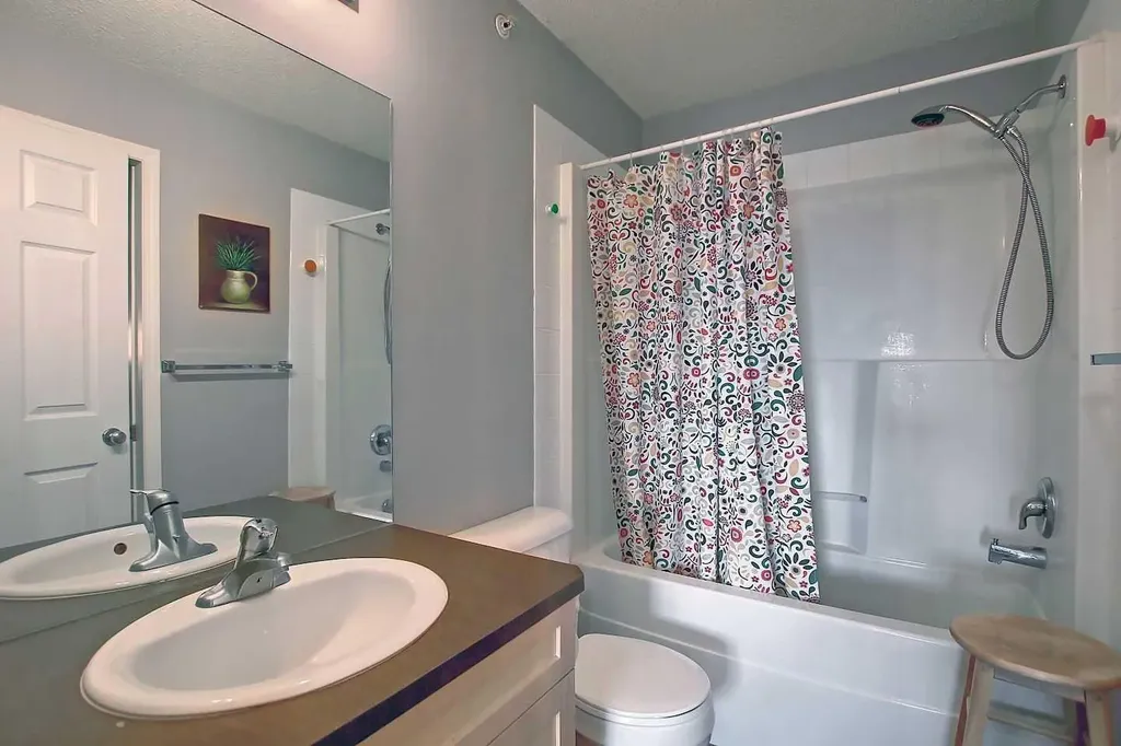 70 Panamount Drive NW Calgary AB T3K 6K6