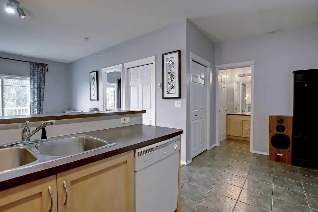 70 Panamount Drive NW Calgary AB T3K 6K6
