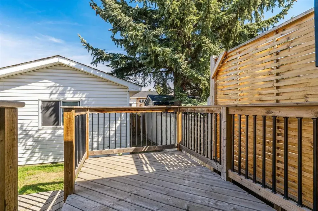 96 Jensen Crescent NE Airdrie AB T4B 1N8