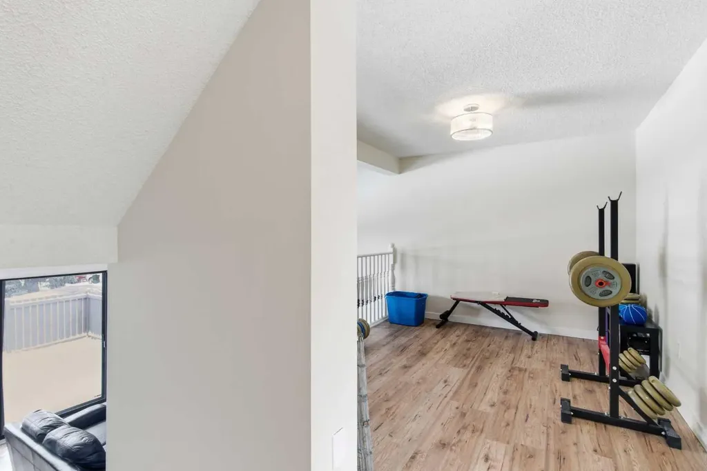 23 Glamis Drive SW Calgary AB T3E 6S3