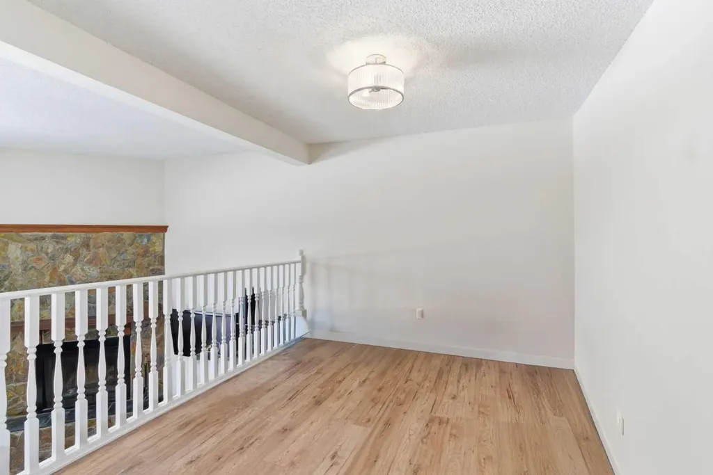 23 Glamis Drive SW Calgary AB T3E 6S3