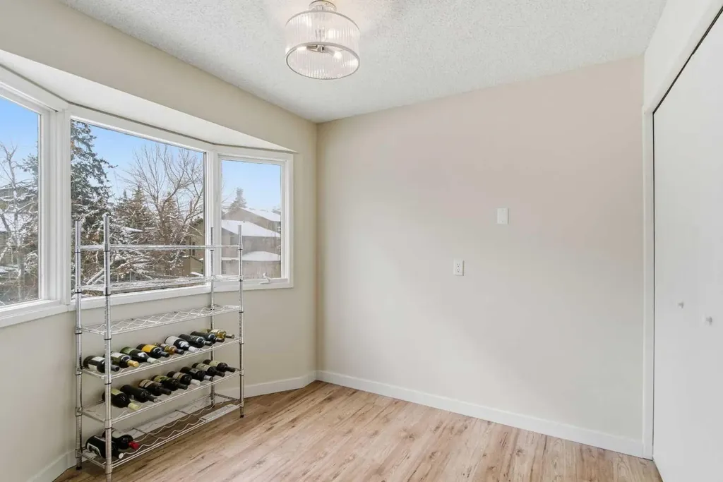 23 Glamis Drive SW Calgary AB T3E 6S3