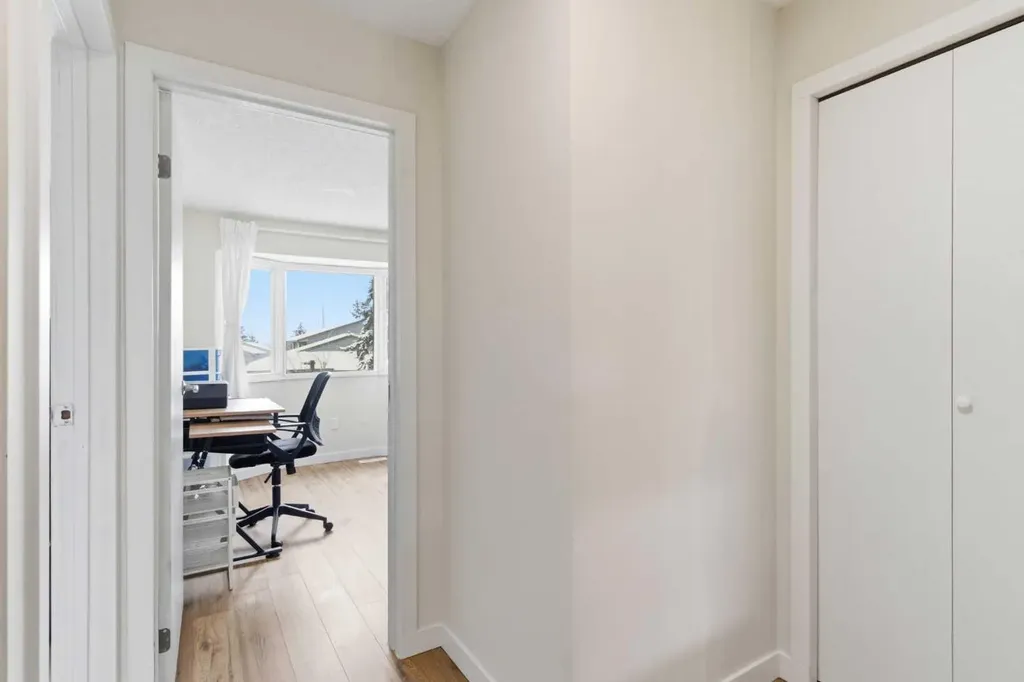 23 Glamis Drive SW Calgary AB T3E 6S3