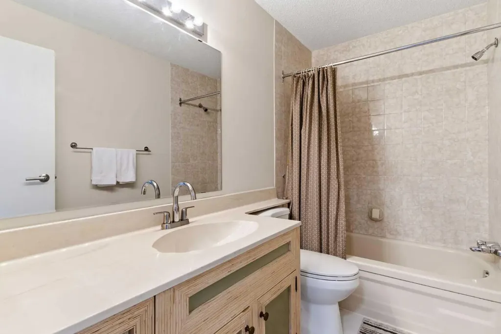 23 Glamis Drive SW Calgary AB T3E 6S3