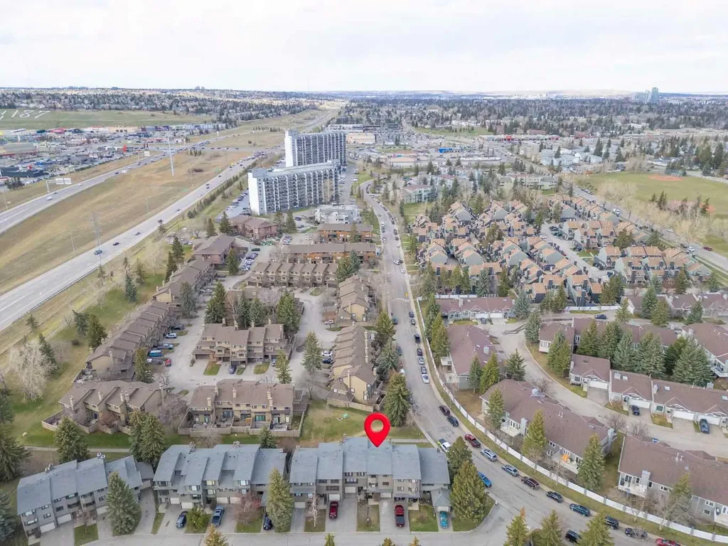 23 Glamis Drive SW Calgary AB T3E 6S3