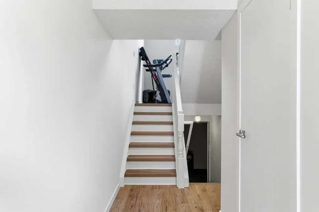 23 Glamis Drive SW Calgary AB T3E 6S3