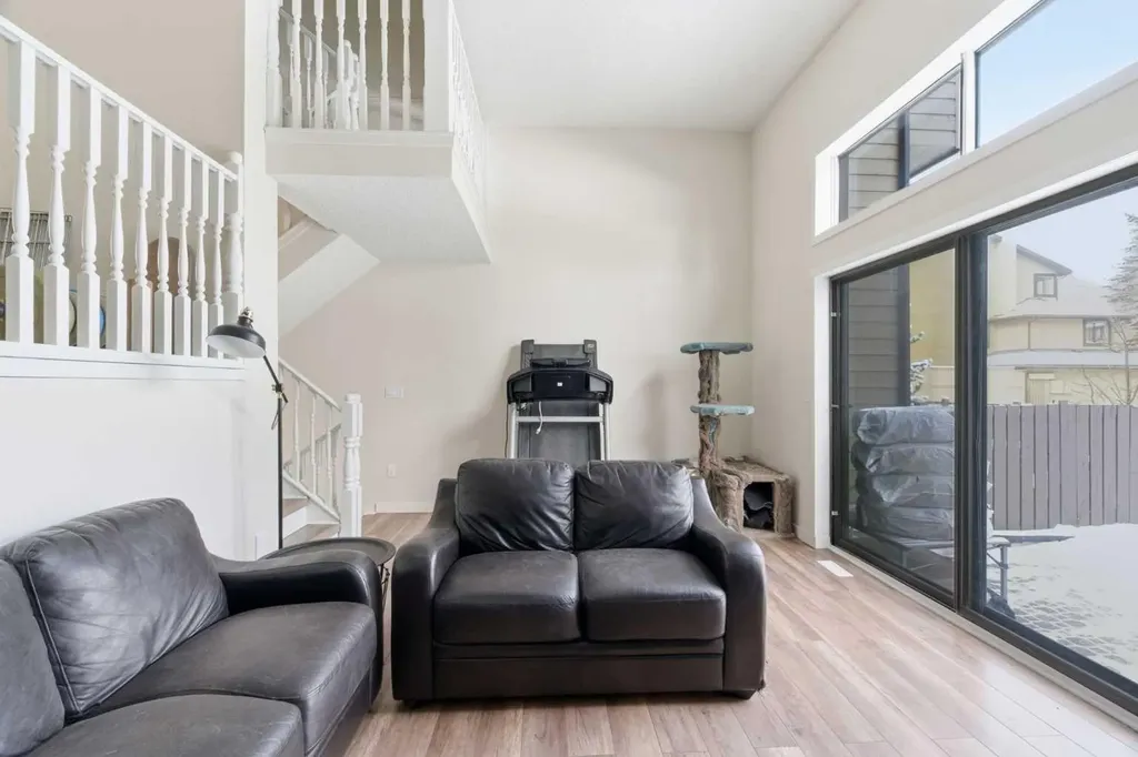 23 Glamis Drive SW Calgary AB T3E 6S3
