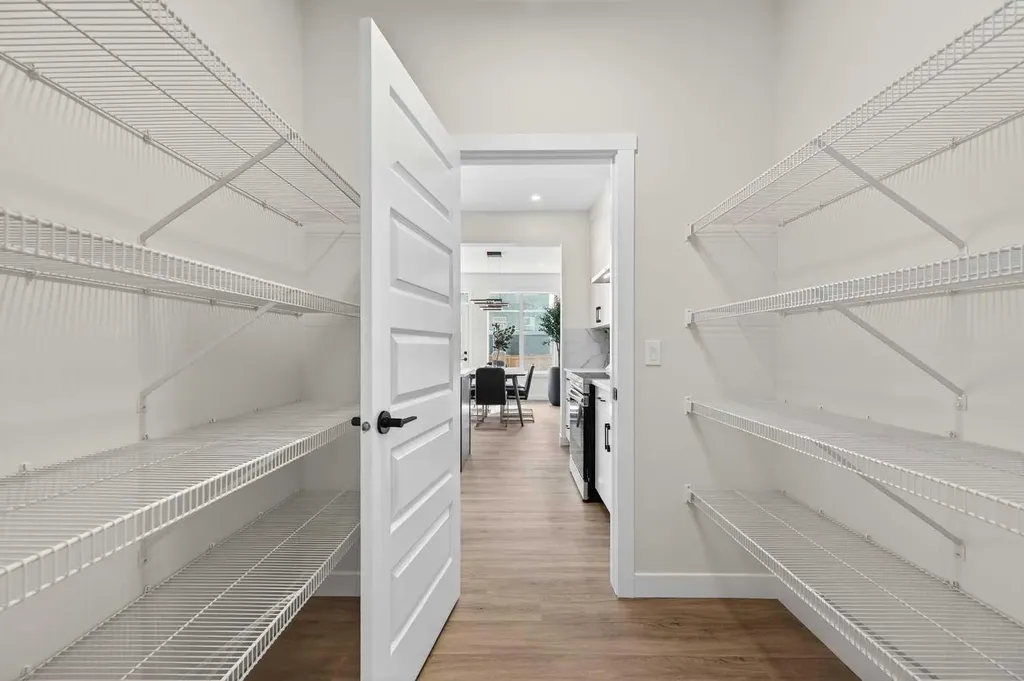 473 Lewiston Landing NE Calgary AB T3l 2M4