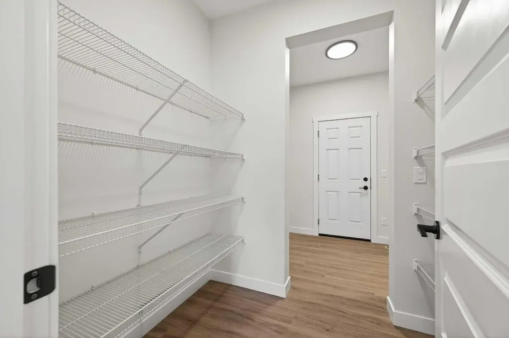 473 Lewiston Landing NE Calgary AB T3l 2M4
