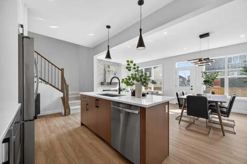473 Lewiston Landing NE Calgary AB T3l 2M4