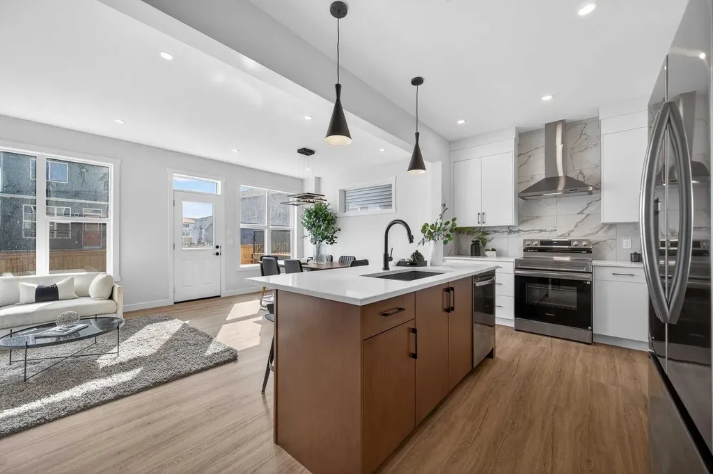 473 Lewiston Landing NE Calgary AB T3l 2M4