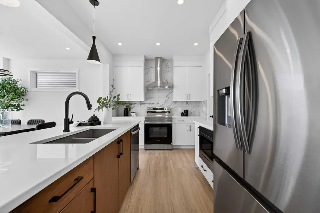 473 Lewiston Landing NE Calgary AB T3l 2M4