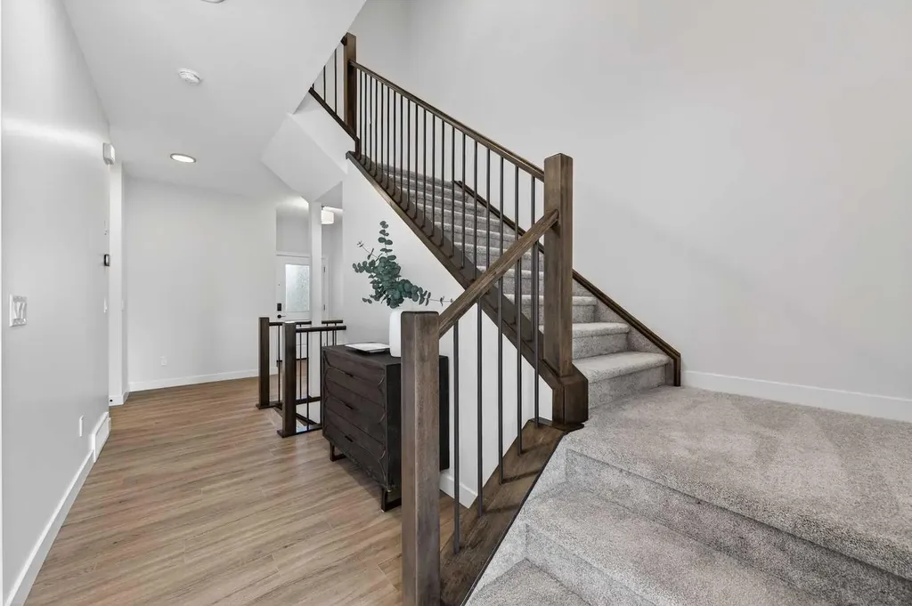 473 Lewiston Landing NE Calgary AB T3l 2M4