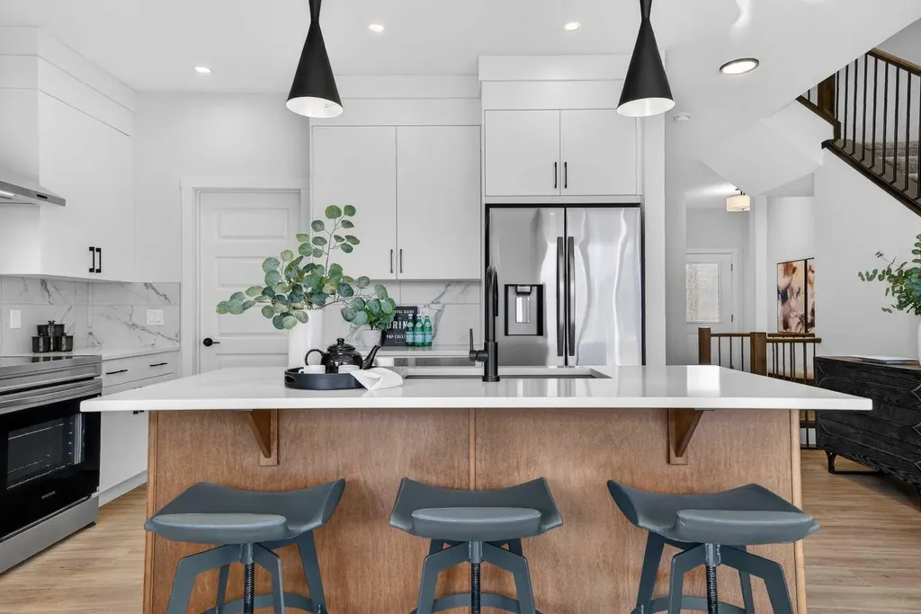 473 Lewiston Landing NE Calgary AB T3l 2M4