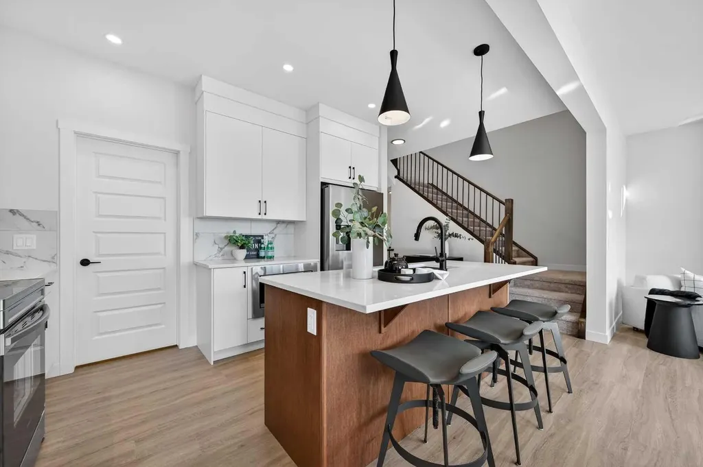 473 Lewiston Landing NE Calgary AB T3l 2M4